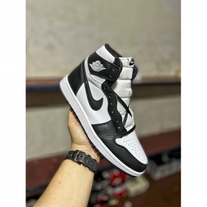 NIKE Air Jordan 1 High Retro